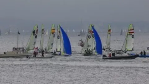 “怀森社交平台喜迎国家队首秀：梦想征程，西班牙队再聚”